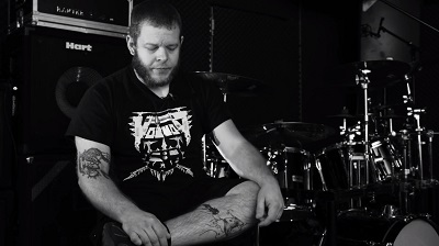 John Longstreth z ORIGIN opowiada o swojej grze na perkusji w nowym wideo